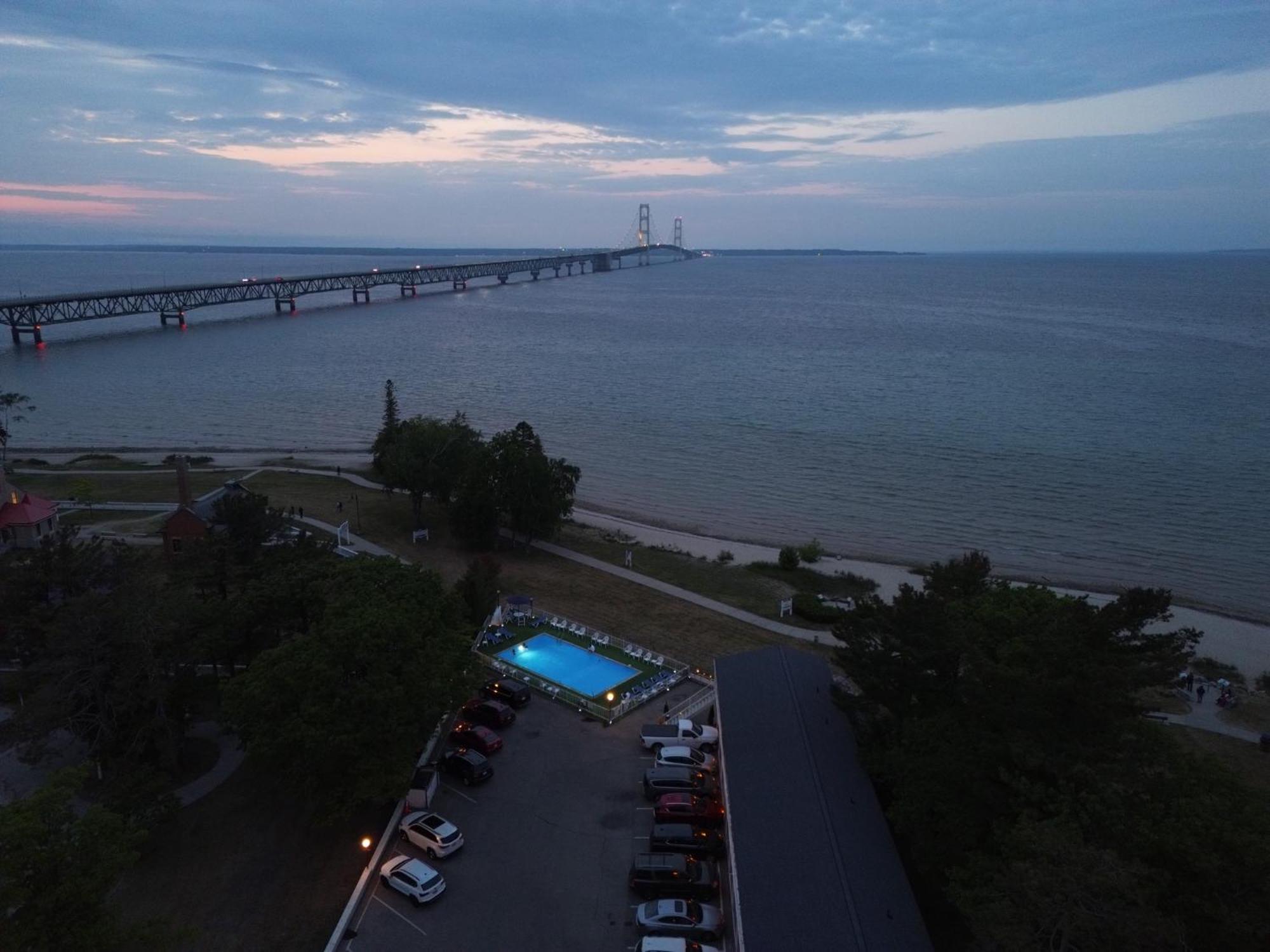 Riviera Motel Mackinaw City Exterior photo