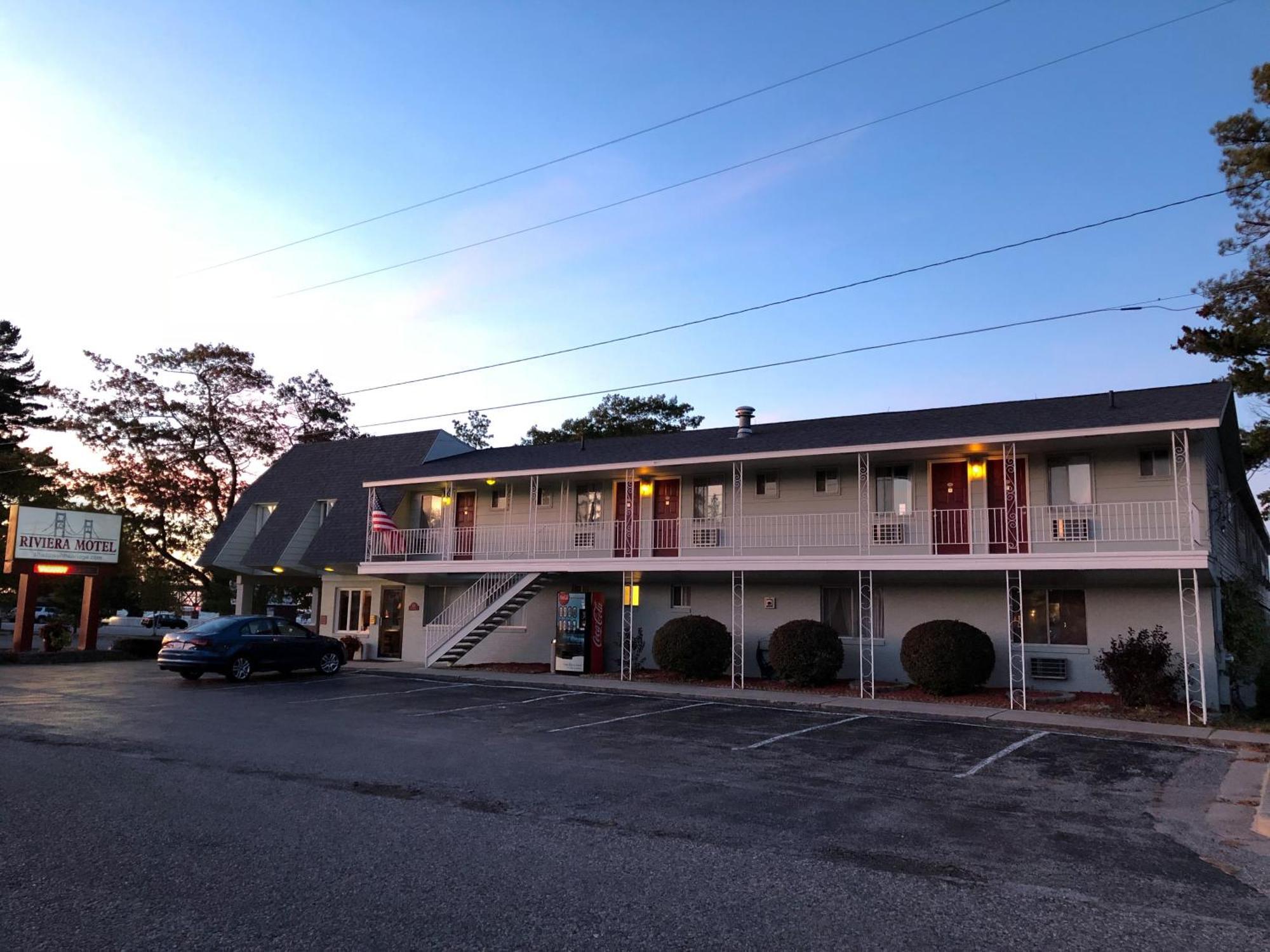 Riviera Motel Mackinaw City Exterior photo