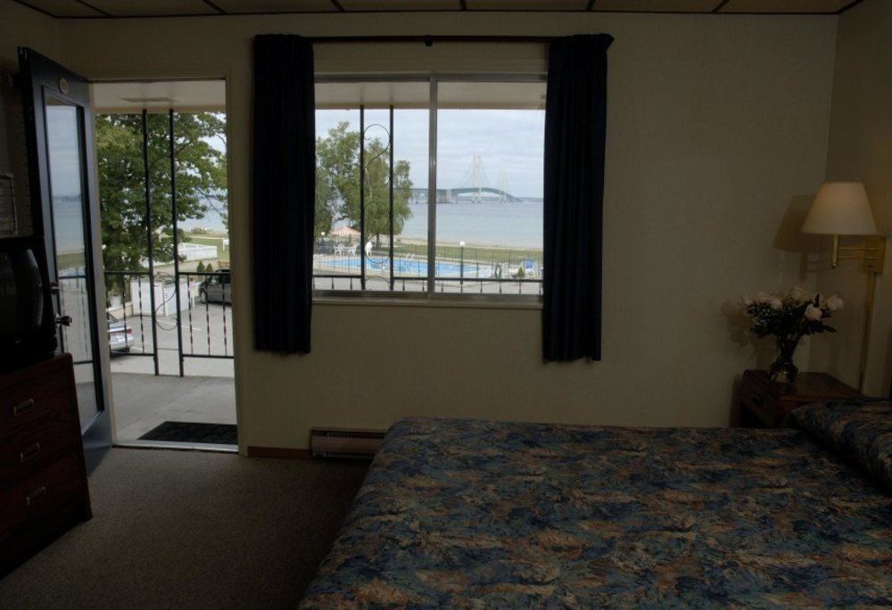 Riviera Motel Mackinaw City Exterior photo