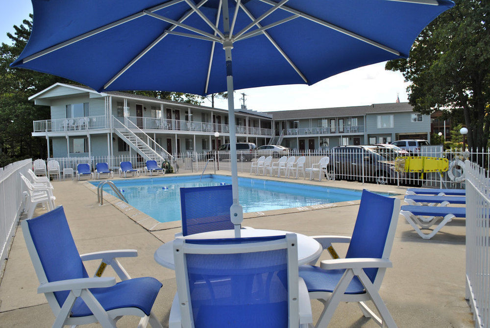 Riviera Motel Mackinaw City Exterior photo