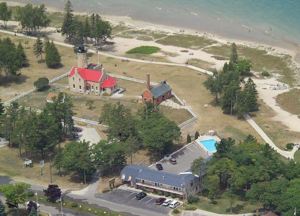 Riviera Motel Mackinaw City Exterior photo